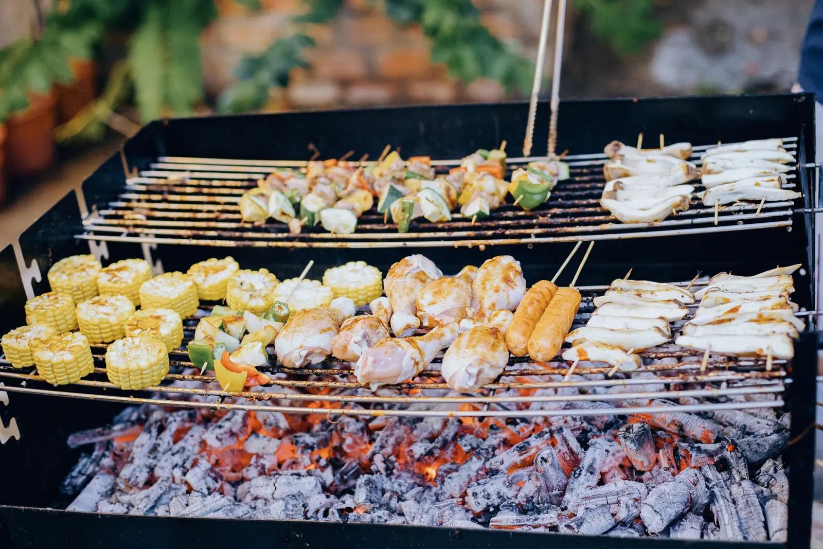 Barbecue événementiel en extérieur : autonomie, météo et plan B